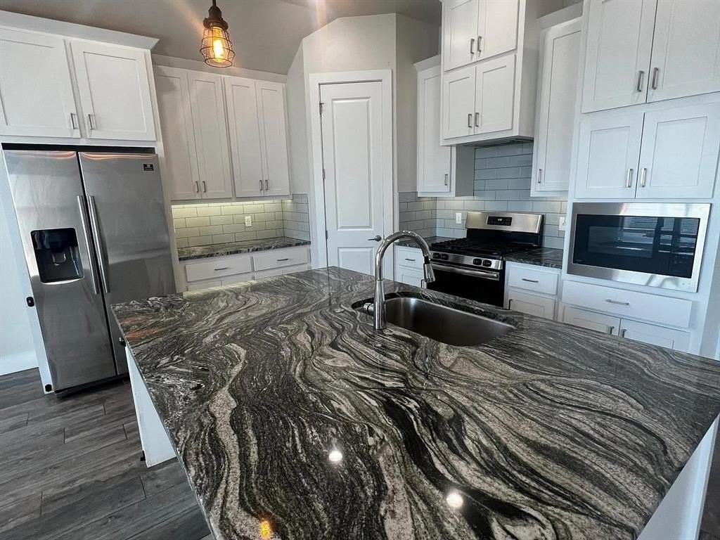 8212 Nw 151st St - Photo 5 of 19