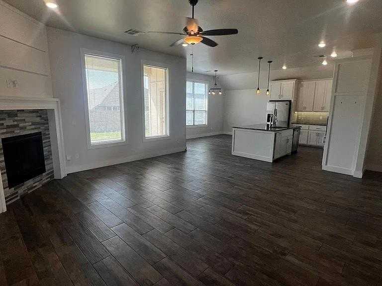 8212 Nw 151st St - Photo 7 of 19