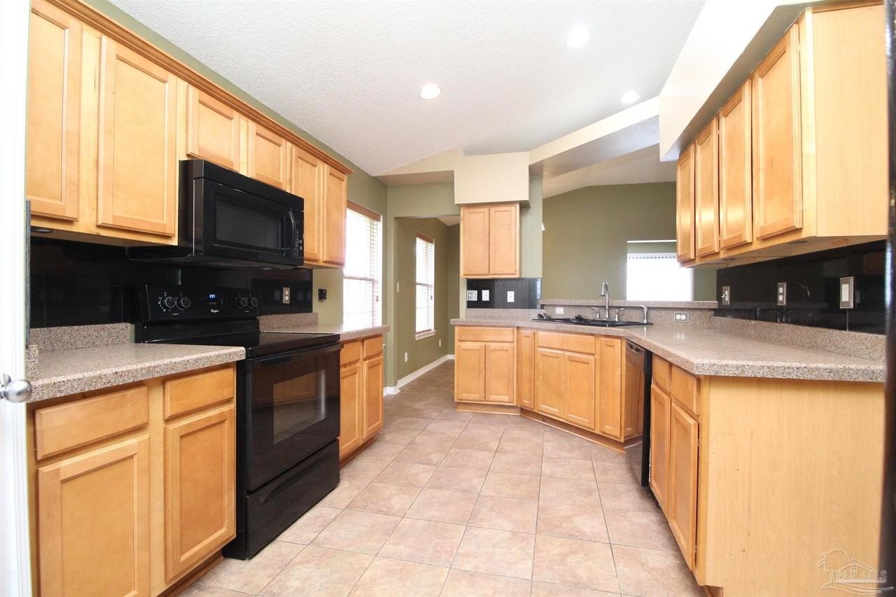 6462 Sarasota St - Photo 6 of 24