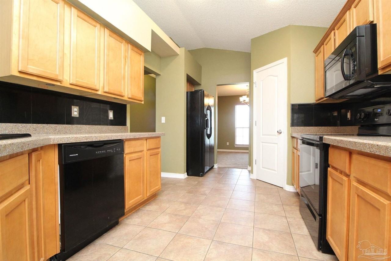 6462 Sarasota St - Photo 7 of 24