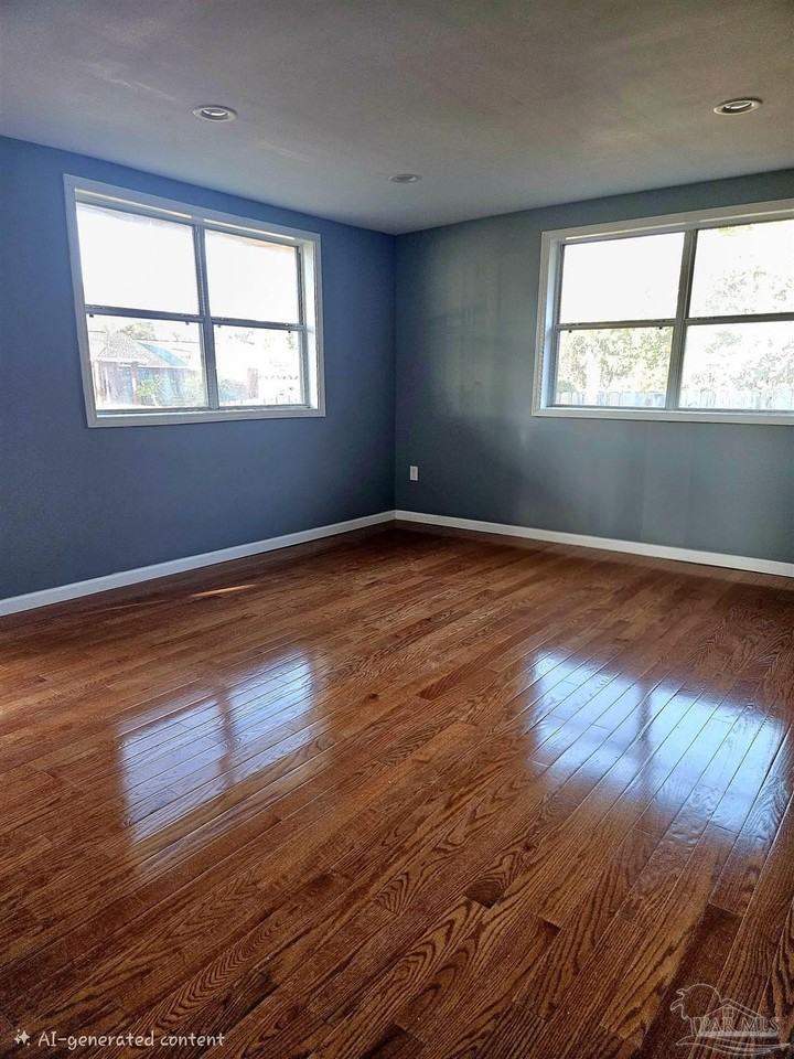 3418 Luke St - Photo 4 of 7