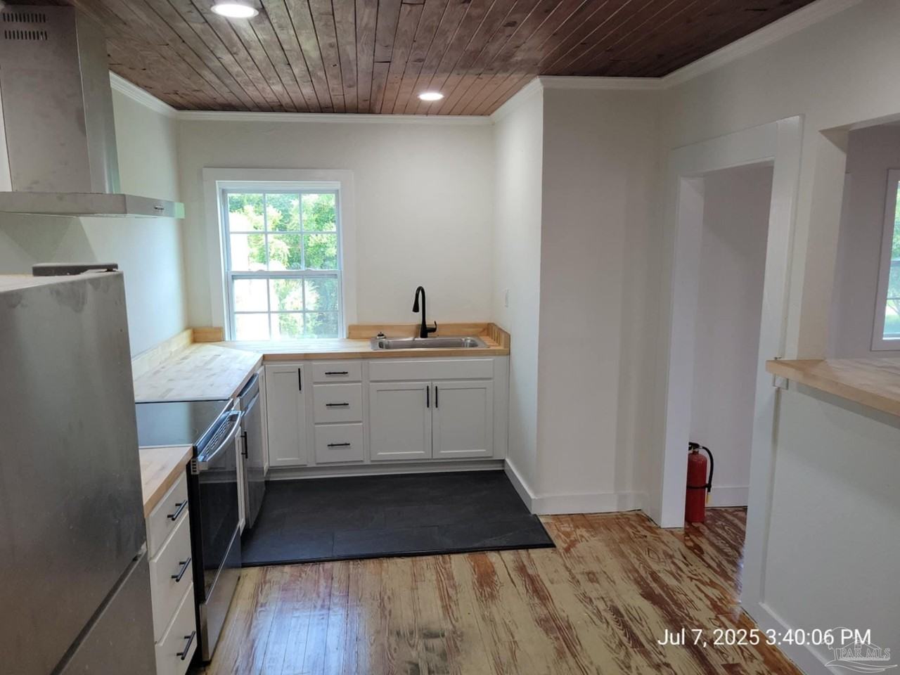 4117 Barrancas Ave unit: Upstairs - Photo 4 of 15