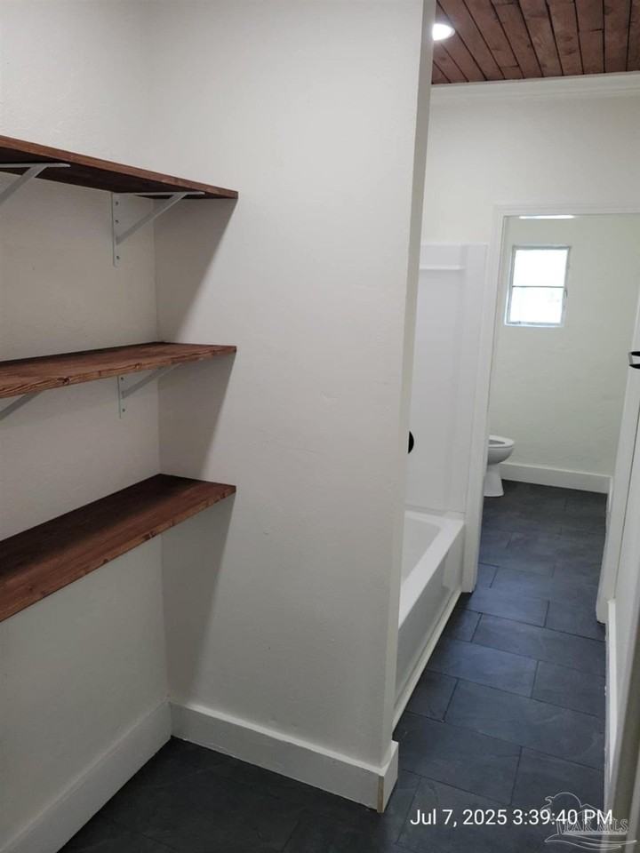 4117 Barrancas Ave unit: Upstairs - Photo 7 of 15