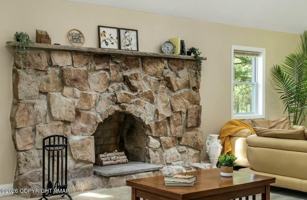 featured image of 22 Chippewa Trl