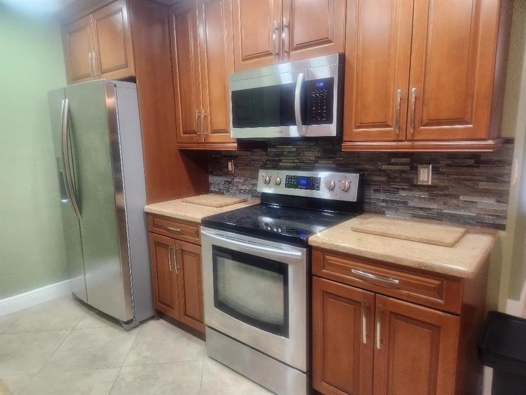 1261 Ne 2nd St - Photo 5 of 13