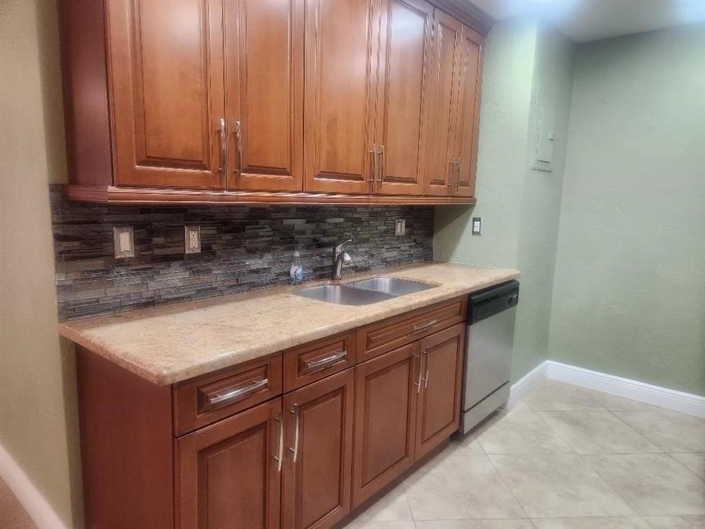 1261 Ne 2nd St - Photo 6 of 13