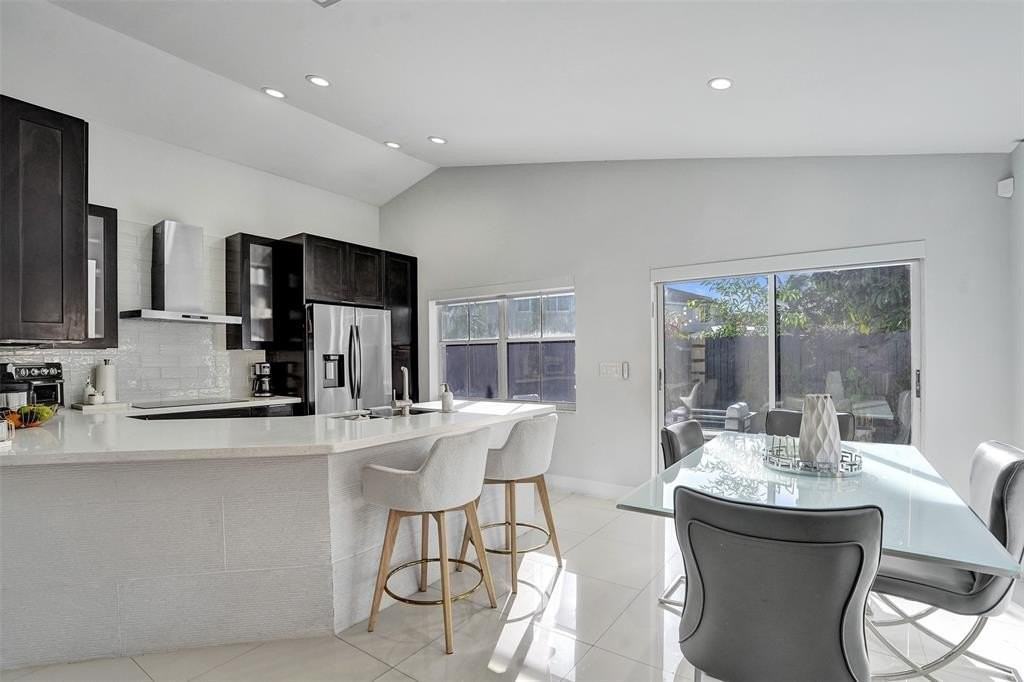 1451 Nw 47th Ave - Photo 3 of 23