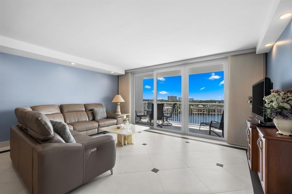 511 Bayshore Dr #904 - Photo 3 of 50