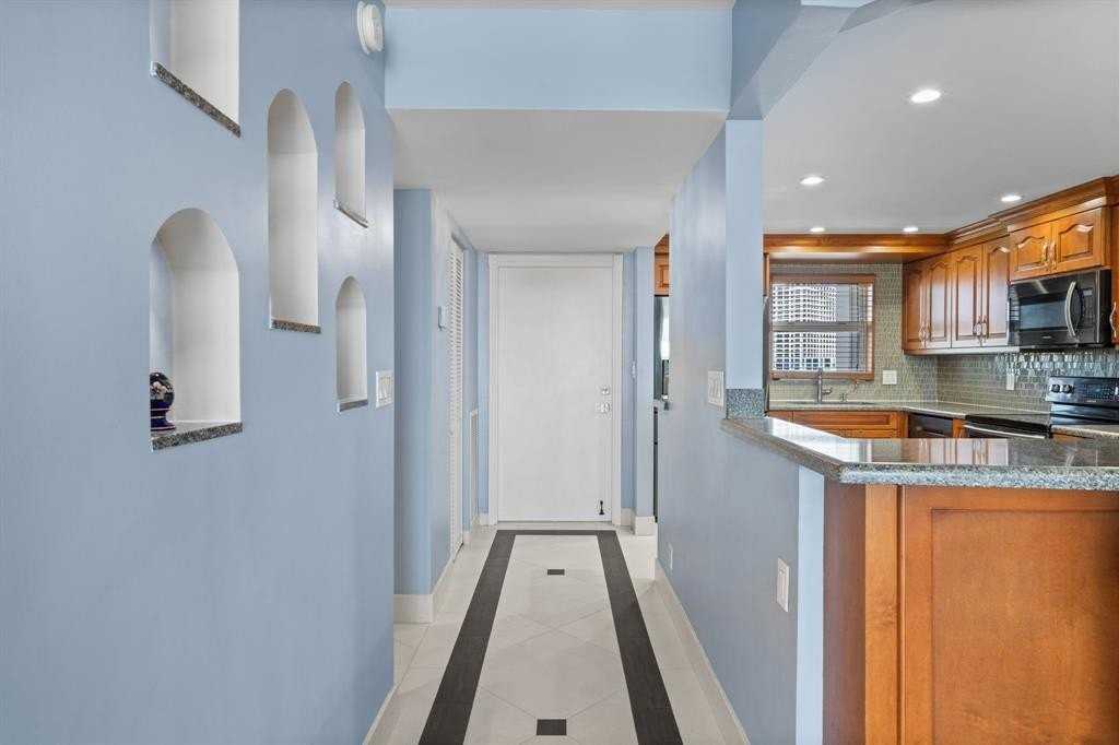 511 Bayshore Dr #904 - Photo 5 of 50