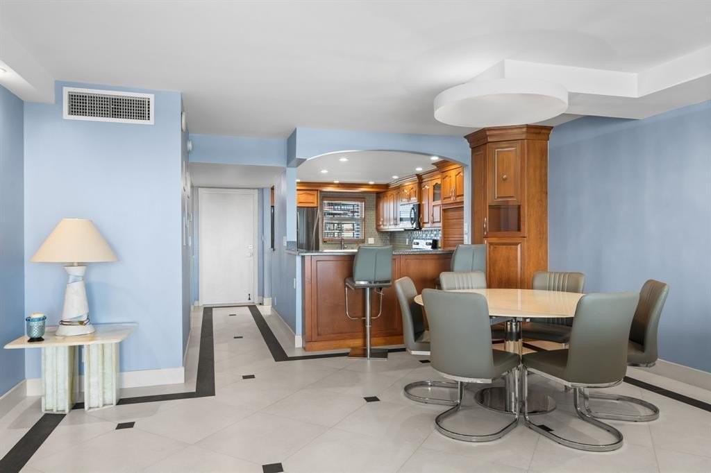 511 Bayshore Dr #904 - Photo 7 of 50