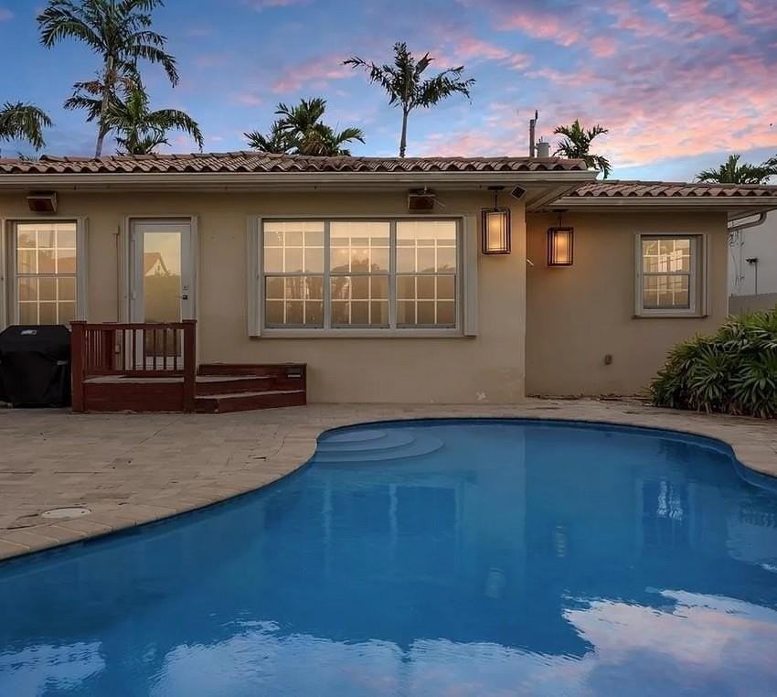 8934 Emerson Ave - Photo 3 of 8