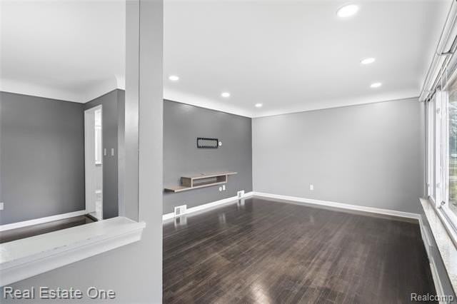 8528 Norborne Ave - Photo 3 of 35