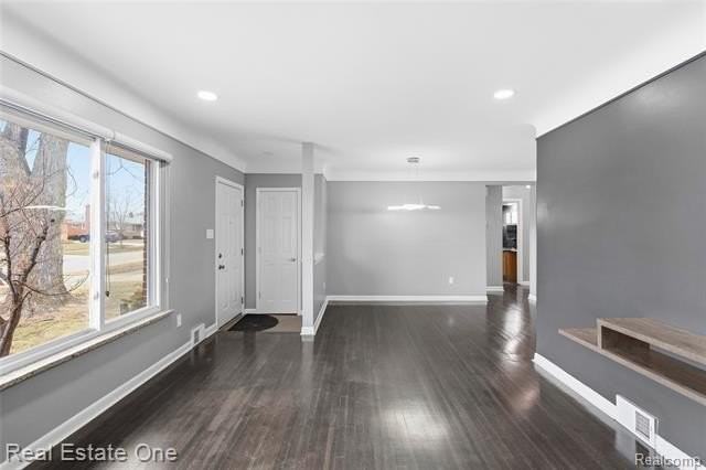 8528 Norborne Ave - Photo 4 of 35