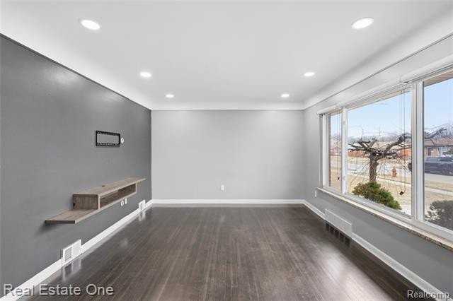 8528 Norborne Ave - Photo 5 of 35