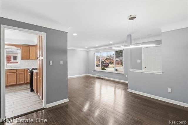 8528 Norborne Ave - Photo 7 of 35