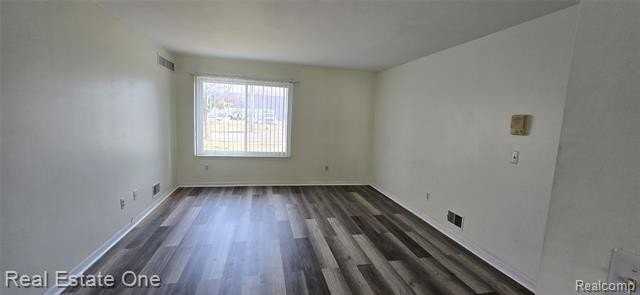 14648 Prospect St - Photo 2 of 10