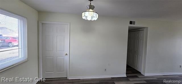 14648 Prospect St - Photo 4 of 10