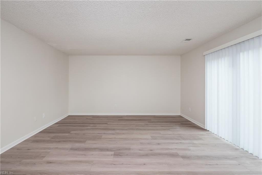 4164 Ohare Dr - Photo 4 of 35