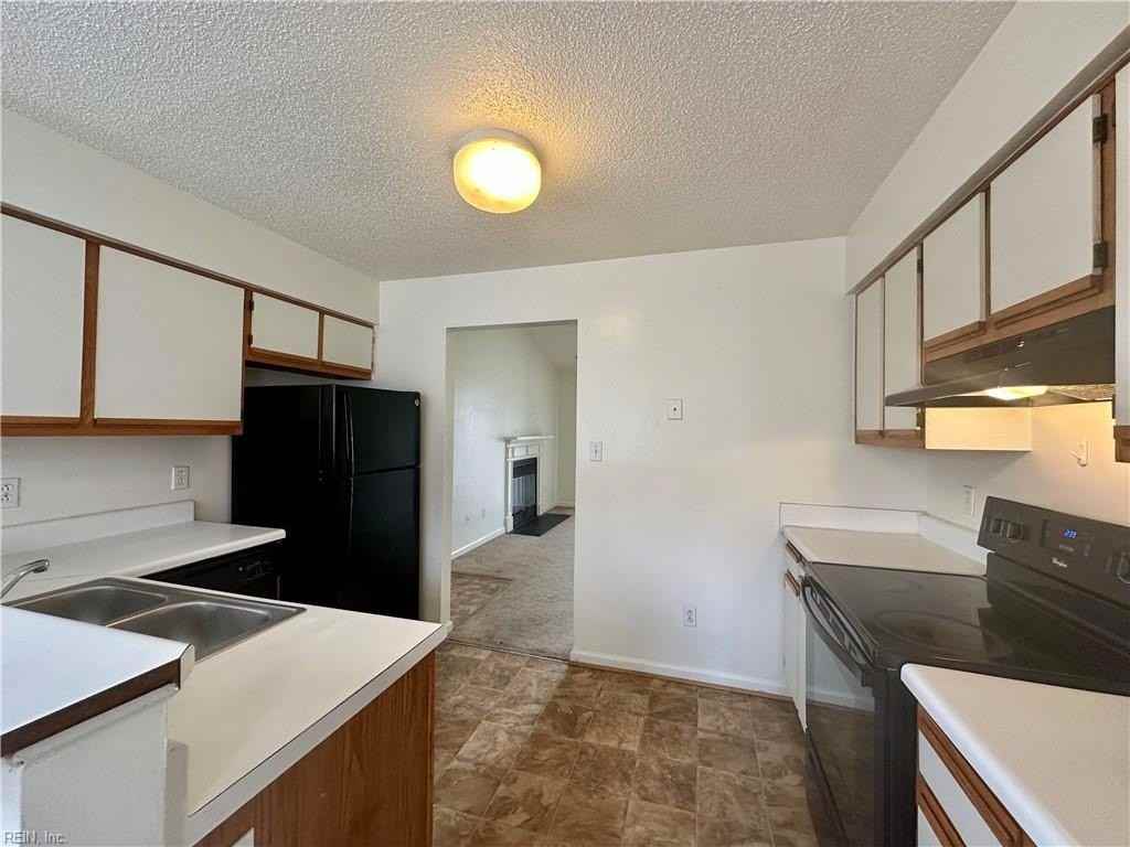 230 Lantana Ln #B - Photo 4 of 15