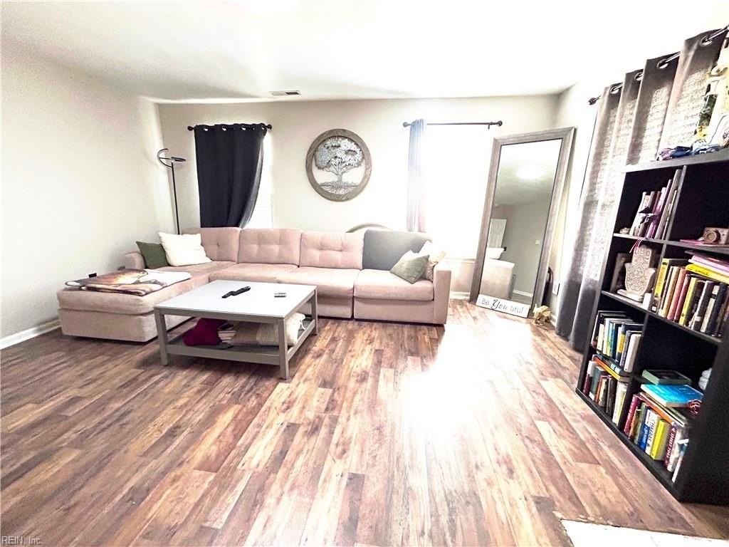 1314 Summit Ave - Photo 2 of 8