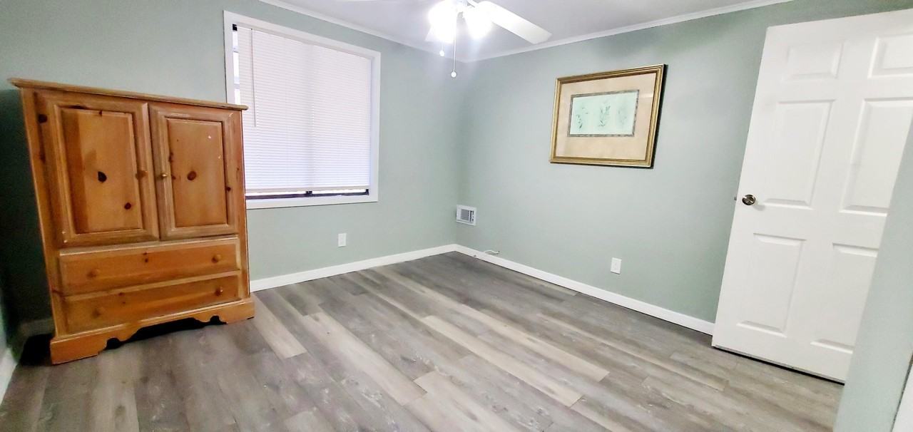 530 7th Pl - Photo 5 of 31