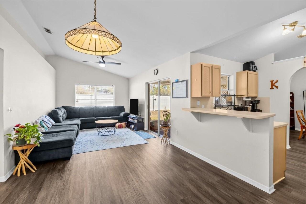 8278 Sandpine Cir - Photo 4 of 33