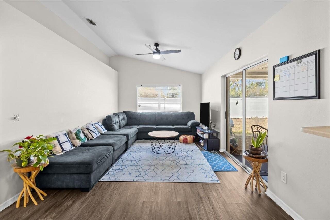 8278 Sandpine Cir - Photo 7 of 33