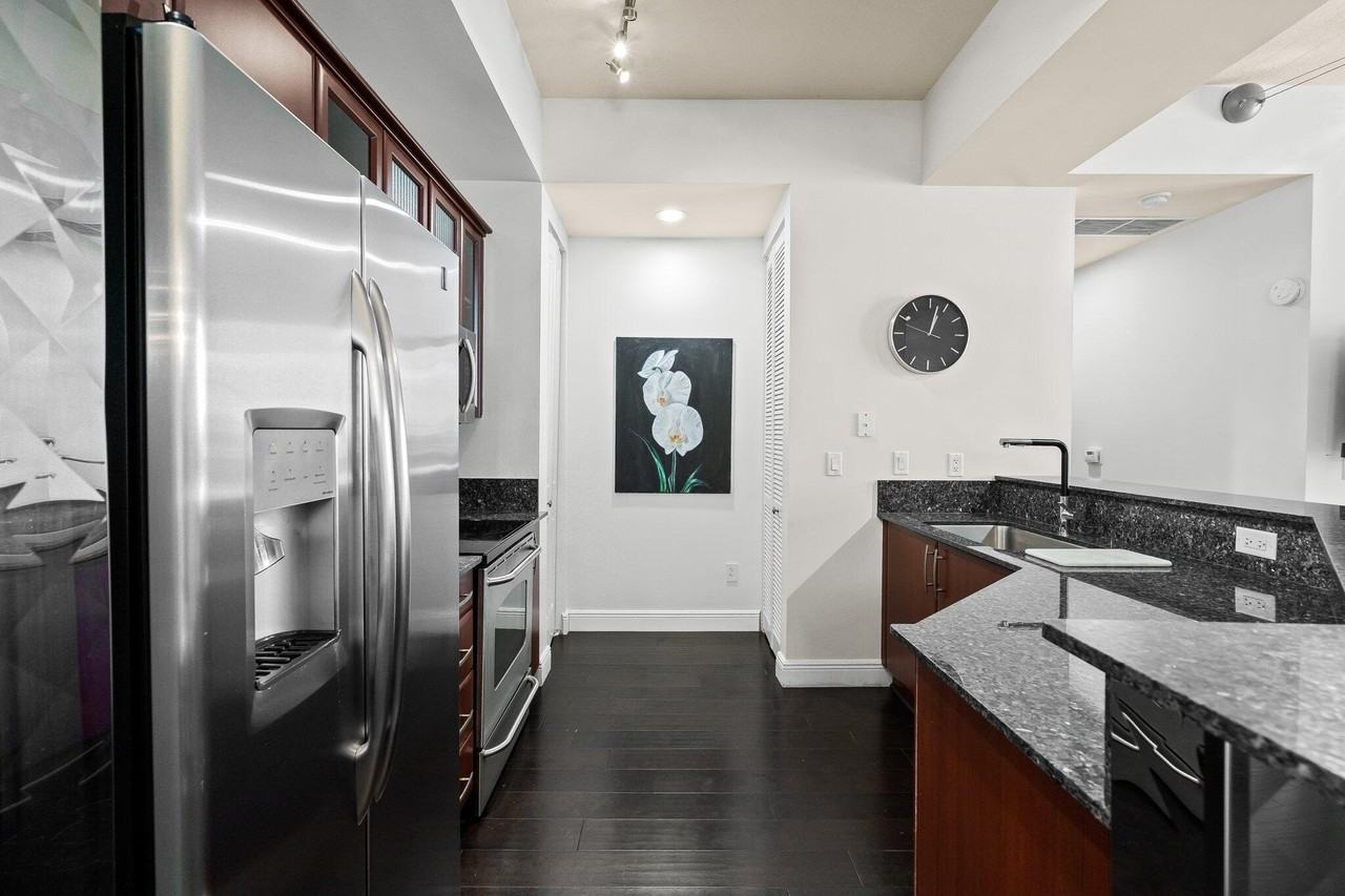 403 S Sapodilla Ave #806 - Photo 2 of 11