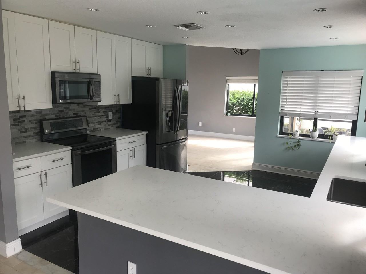 23107 Sunfield Dr - Photo 4 of 25