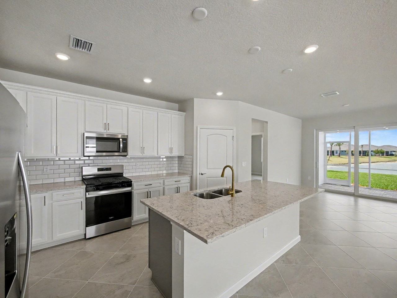 14172 Sw Incarnadine Ln - Photo 2 of 25