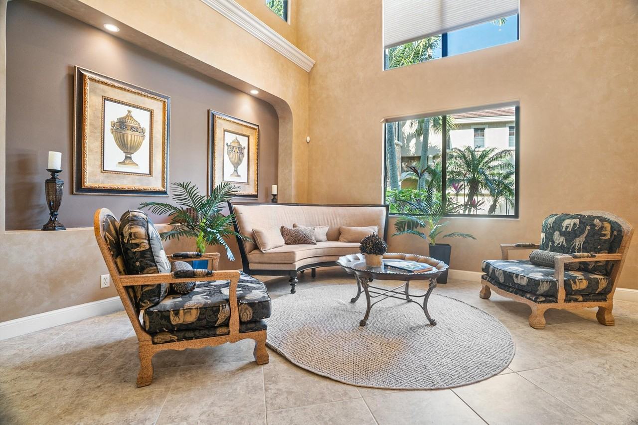 3483 Collonade Dr - Photo 4 of 35