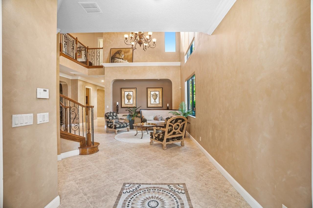 3483 Collonade Dr - Photo 5 of 35