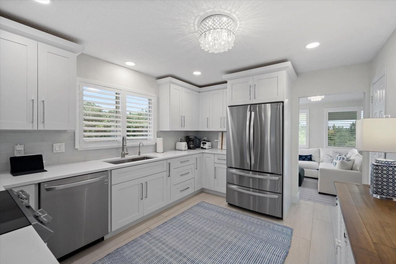 801 Hibiscus Ave - Photo 3 of 33