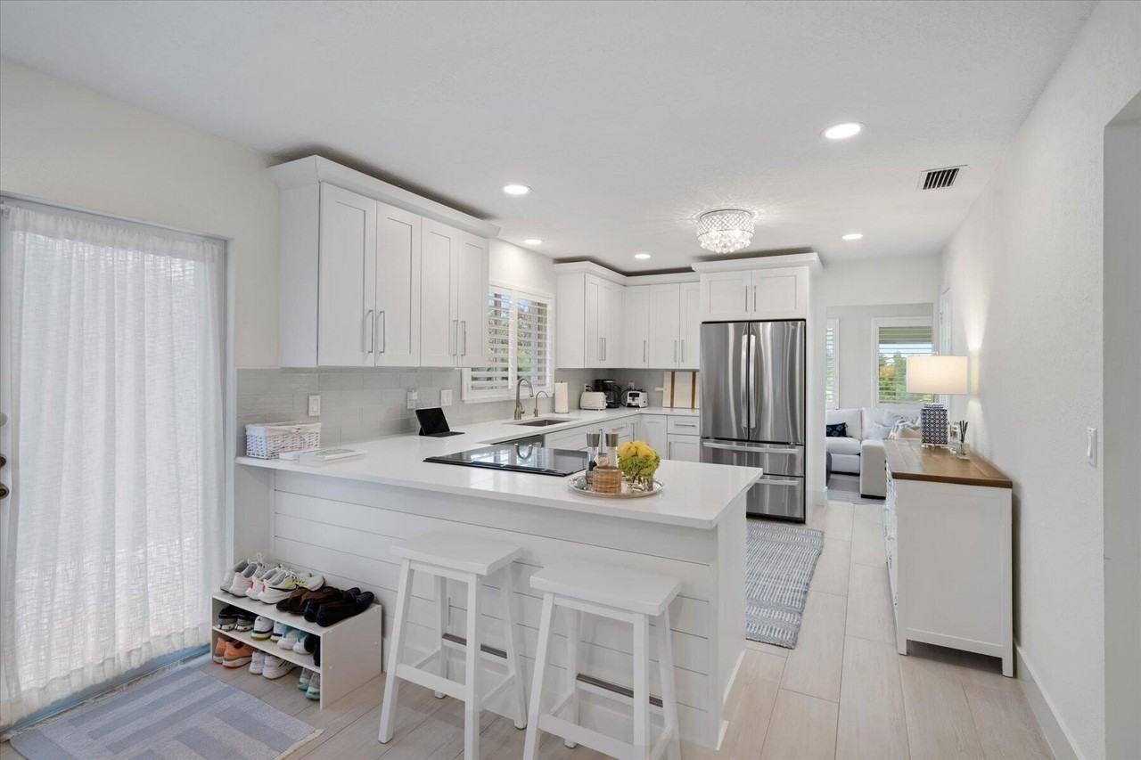 801 Hibiscus Ave - Photo 4 of 33