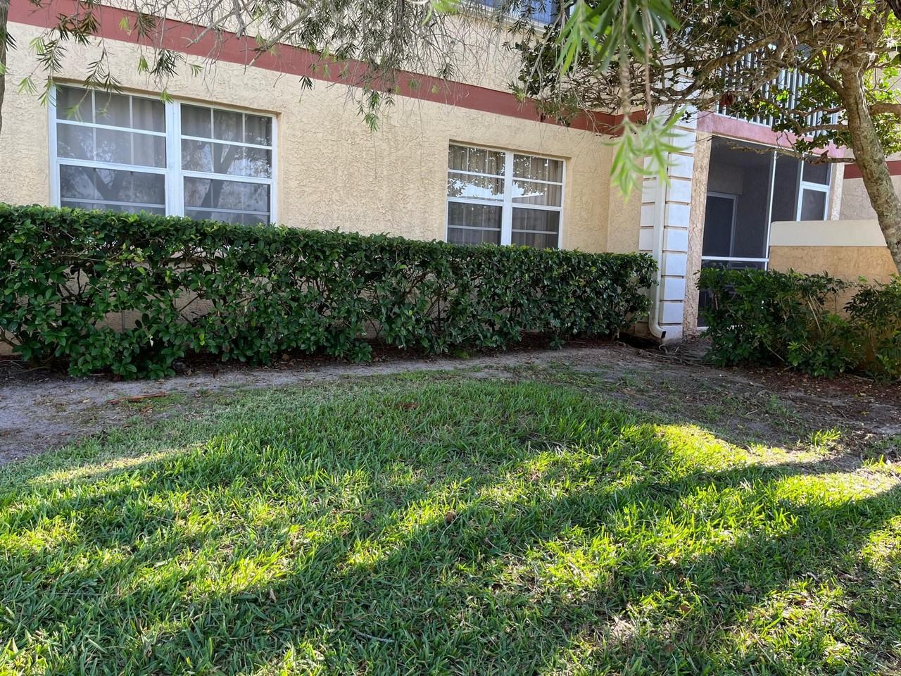 1533 Se Royal Green Cir - Photo 2 of 19