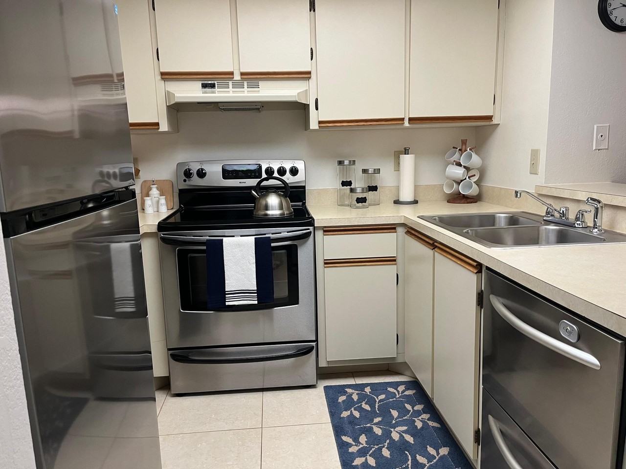 1533 Se Royal Green Cir - Photo 5 of 19