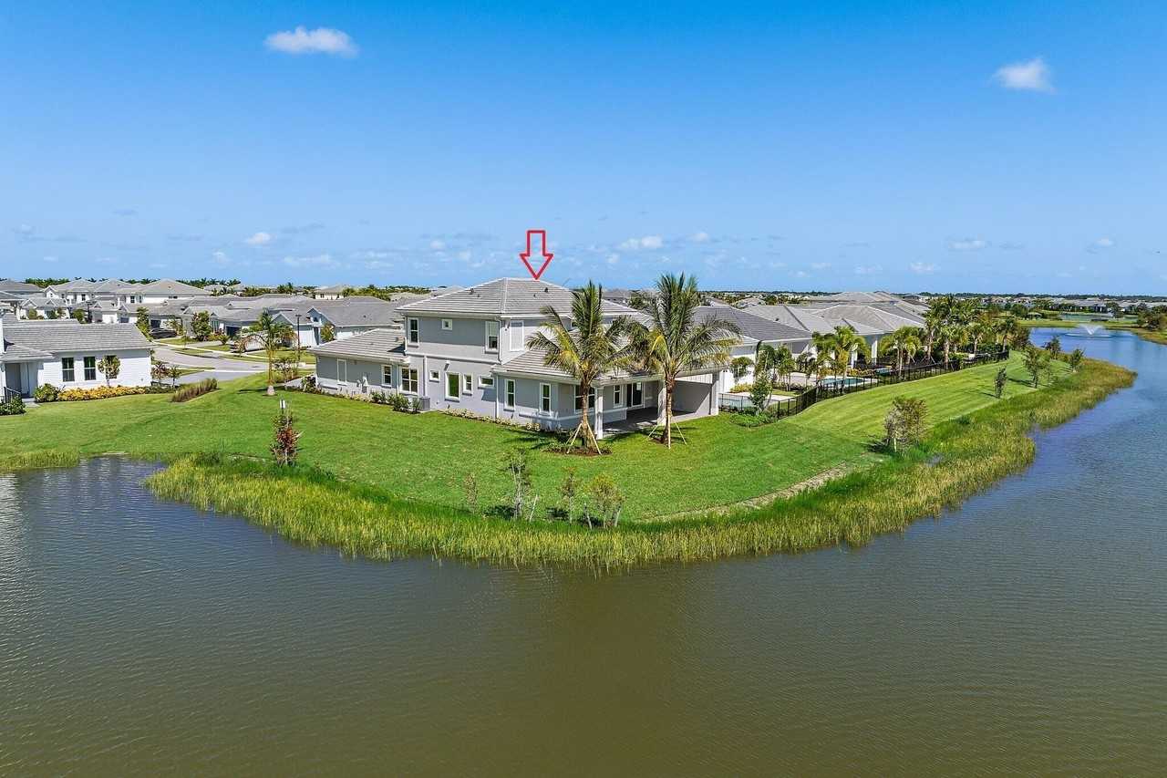 12524 Nautilus Cir - Photo 3 of 50