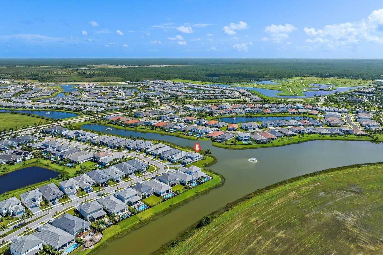 12524 Nautilus Cir - Photo 4 of 50