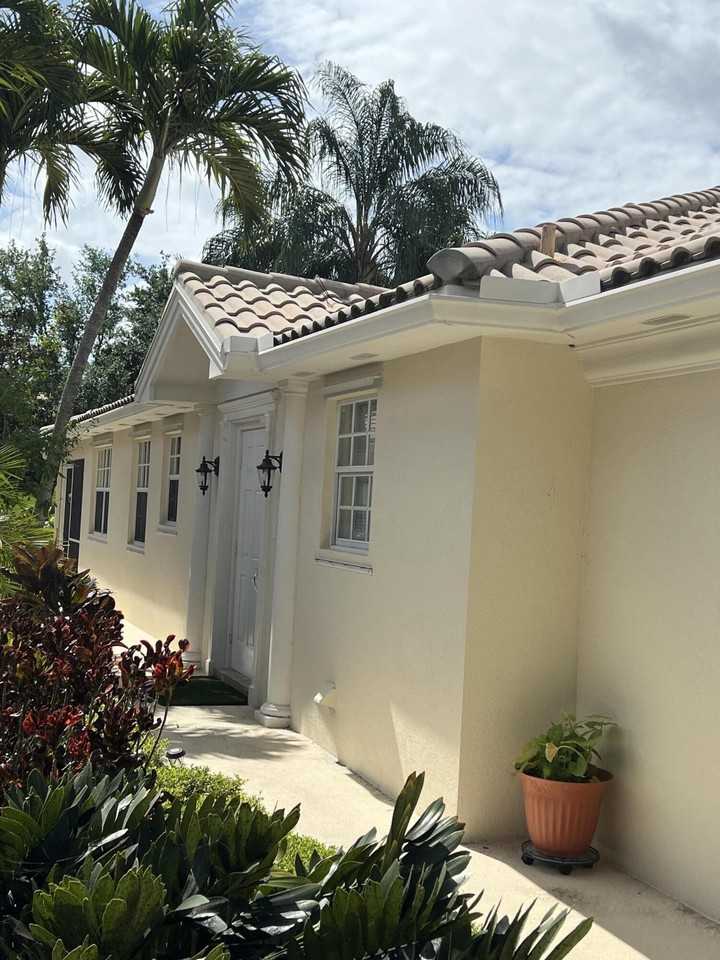 2824 Rio Claro Dr N - Photo 2 of 22