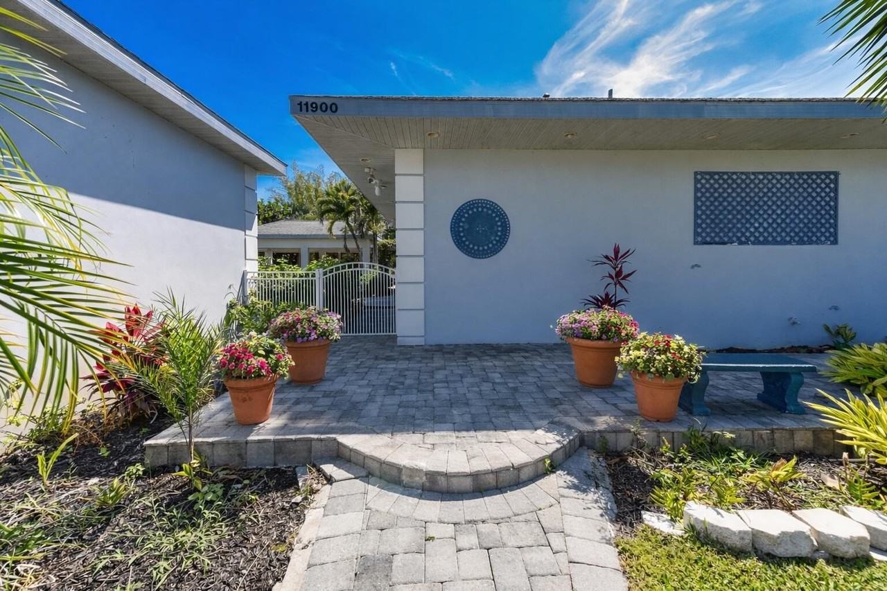 11900 Se Plutus Ave - Photo 3 of 46