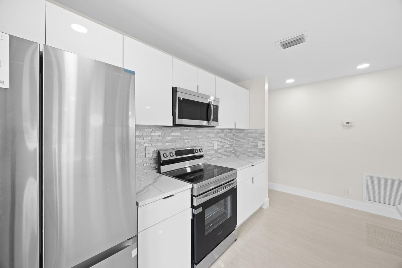 5664 Boynton Cres - Photo 2 of 29