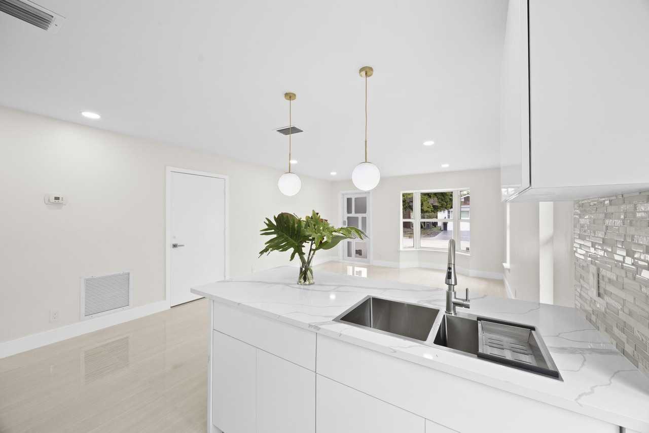 5664 Boynton Cres - Photo 3 of 29