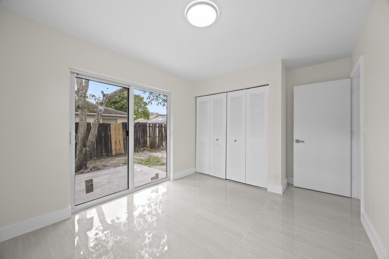 5664 Boynton Cres - Photo 6 of 29