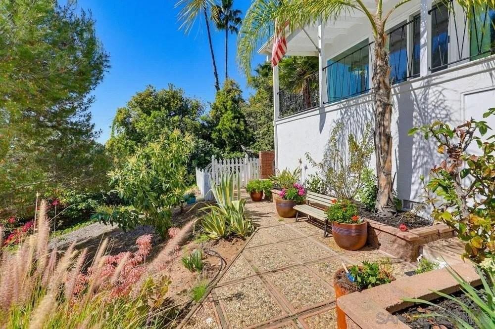 4410 Conrad Dr - Photo 5 of 50