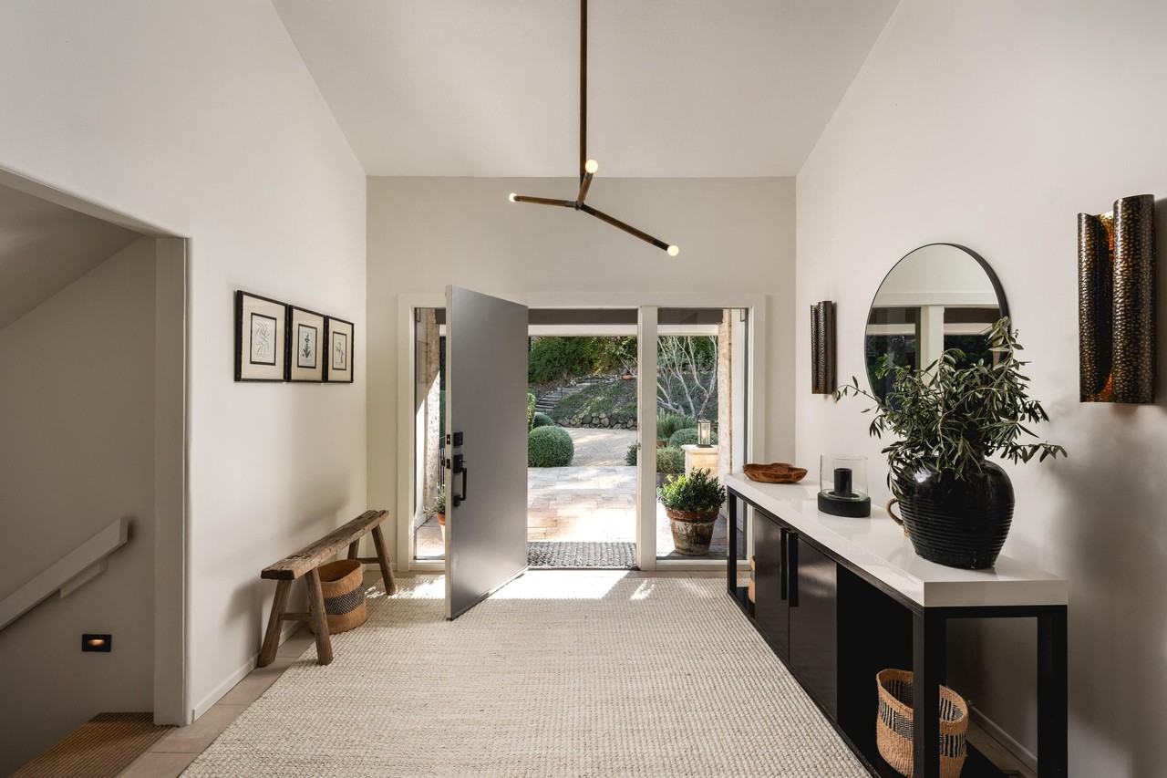 395 Woodley Rd - Photo 2 of 36