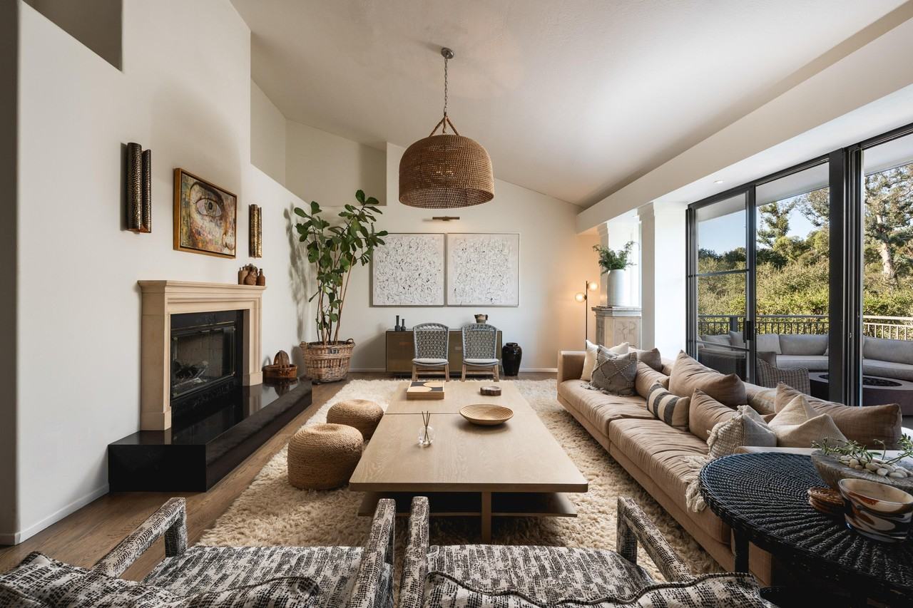 395 Woodley Rd - Photo 4 of 36