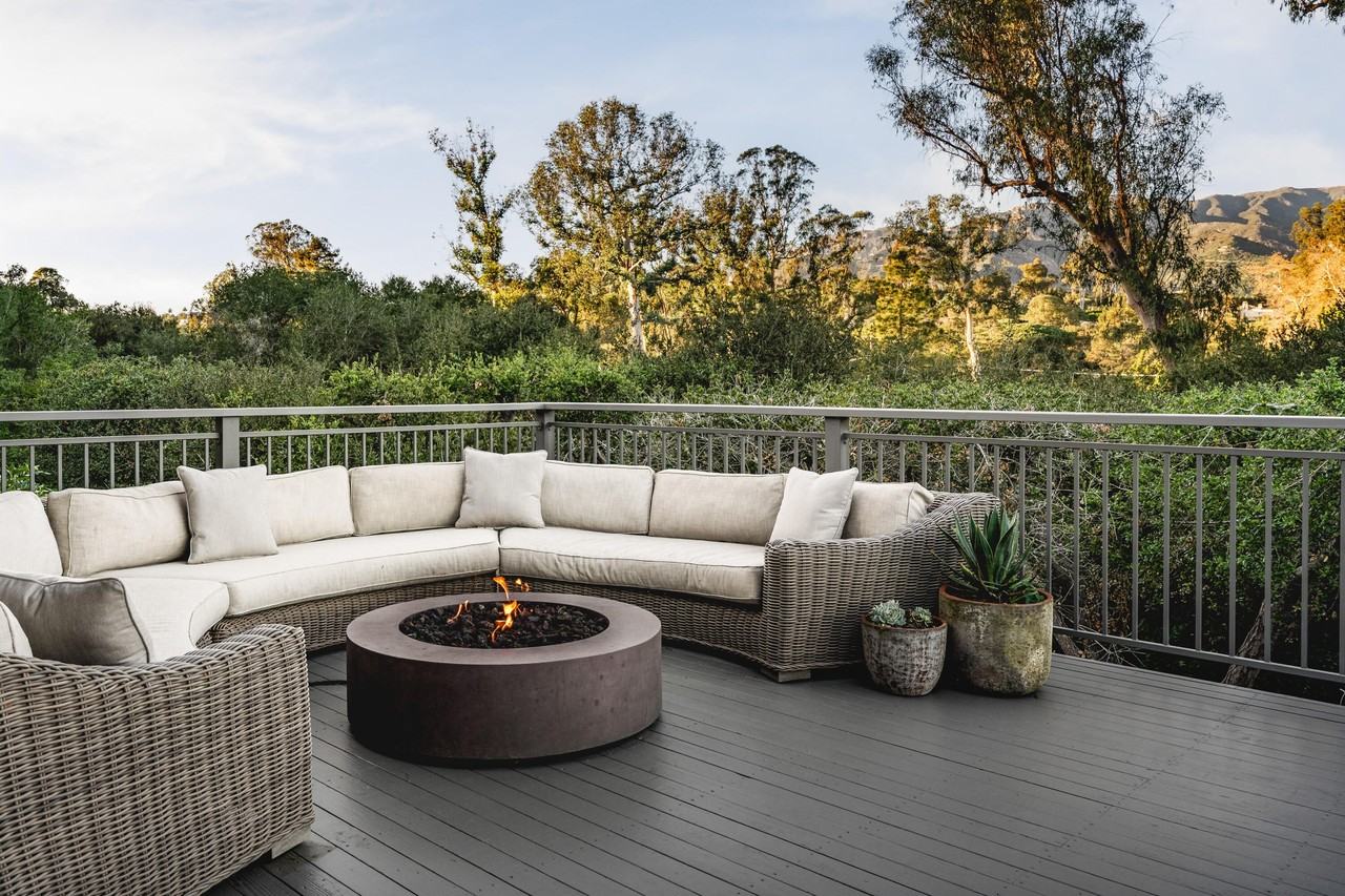 395 Woodley Rd - Photo 7 of 36