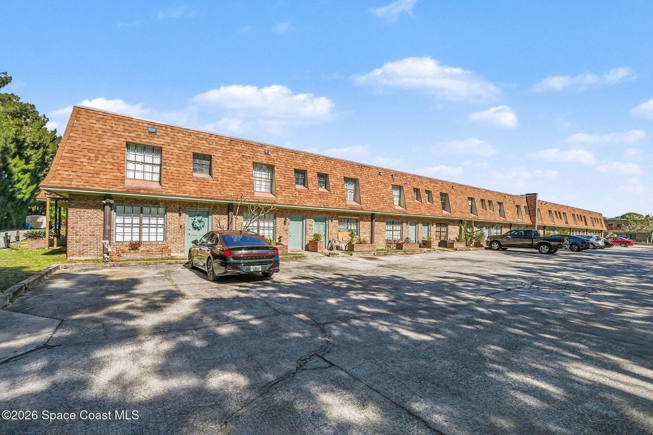 1300 Arlington Ln Ne Apt 123 - Photo 2 of 28