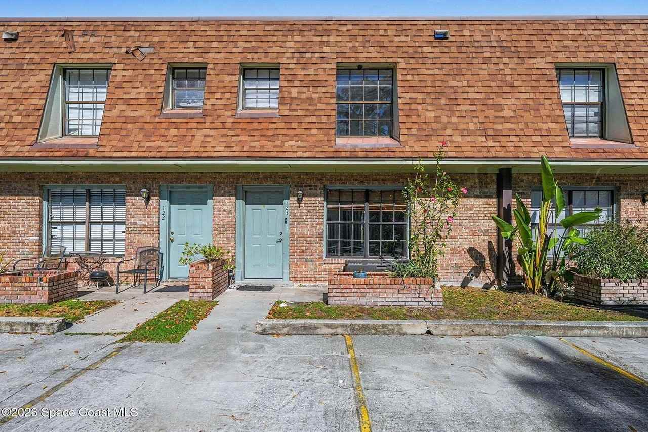 1300 Arlington Ln Ne Apt 123 - Photo 3 of 28