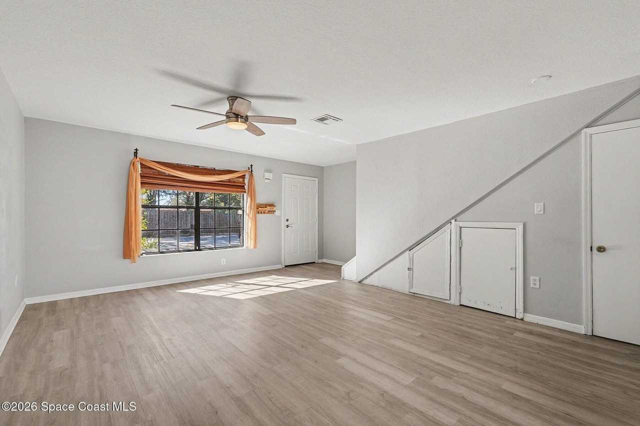 1300 Arlington Ln Ne Apt 123 - Photo 4 of 28